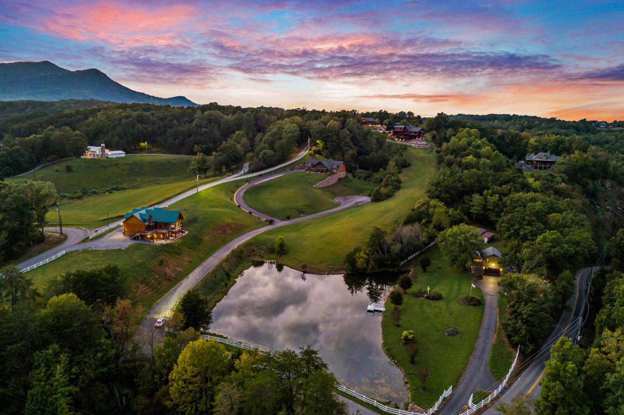 Haven On The Pond Villa Pigeon Forge Bagian luar foto