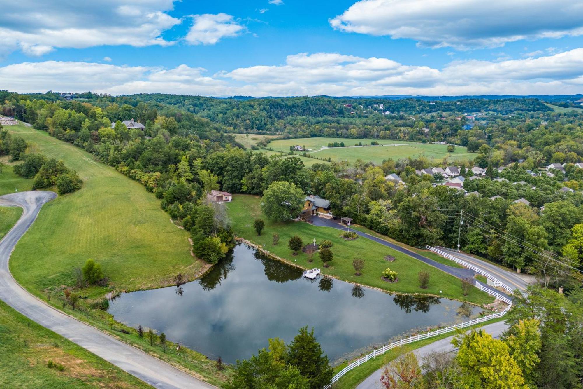 Haven On The Pond Villa Pigeon Forge Bagian luar foto